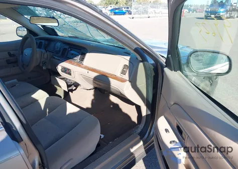 2005 Ford Crown Victoria Standard z USA, uszkodzony, nr VIN 2FAFP73W95X117153